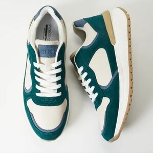 Fabletics‎ The Colorblock Sneaker